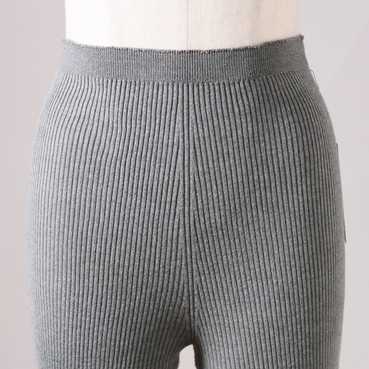 人気アイテムお得に購入！ レギンス レディース 大きいサイズ 10分丈 暖かい あったか 防寒 保温 冬 ふわふわ ロングパンツ ストレッチ シルク おしゃれ ブランド 日本製 M L 長谷川商店 HASEGAWA IN0906 Hs027 翌日配達！