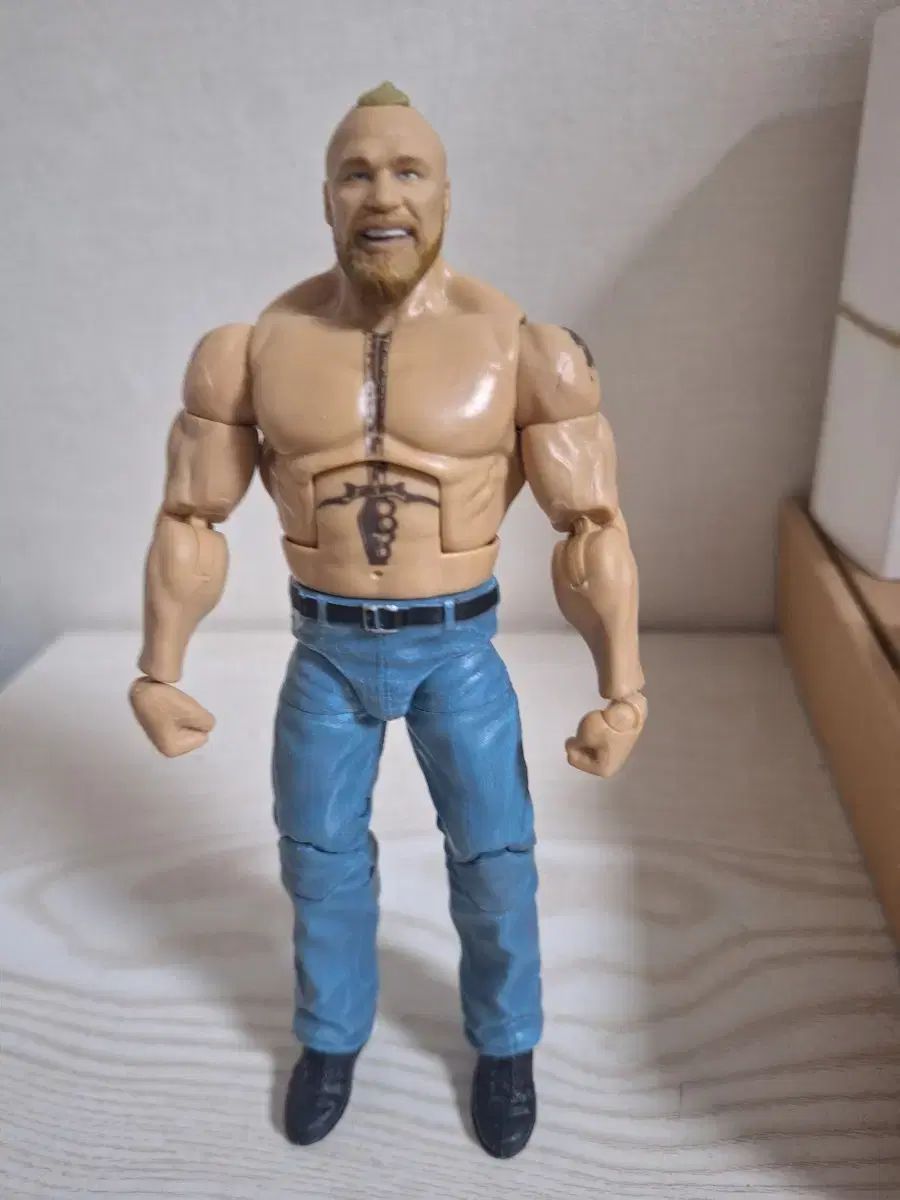 wwe エリート主義者 ブロック・レスナー フィギュア 売ります