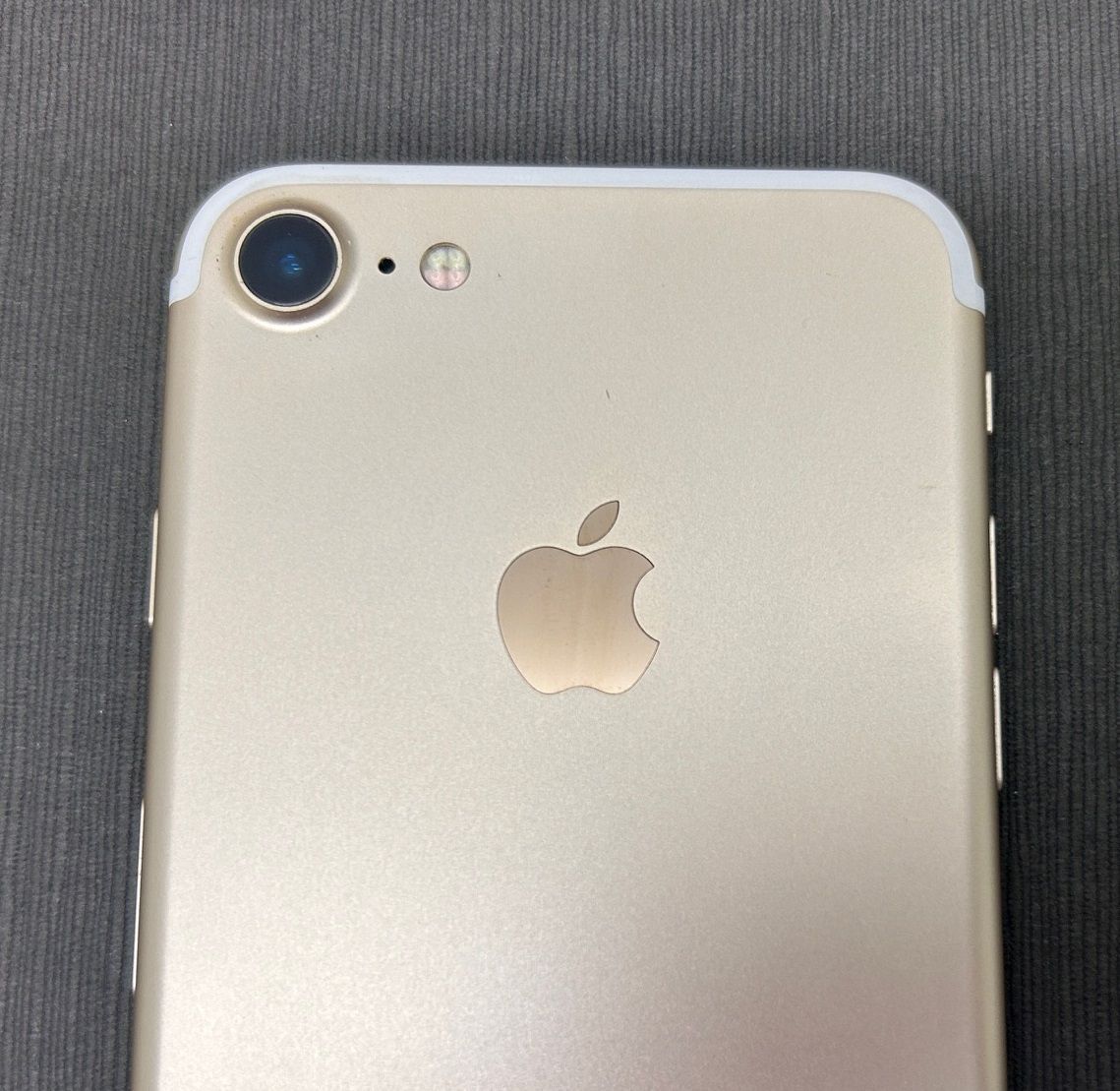iphone7 128gb au ゴールド 使えてるジャンク ジャンク】iPhone7 128GB ゴールド au - メルカリ