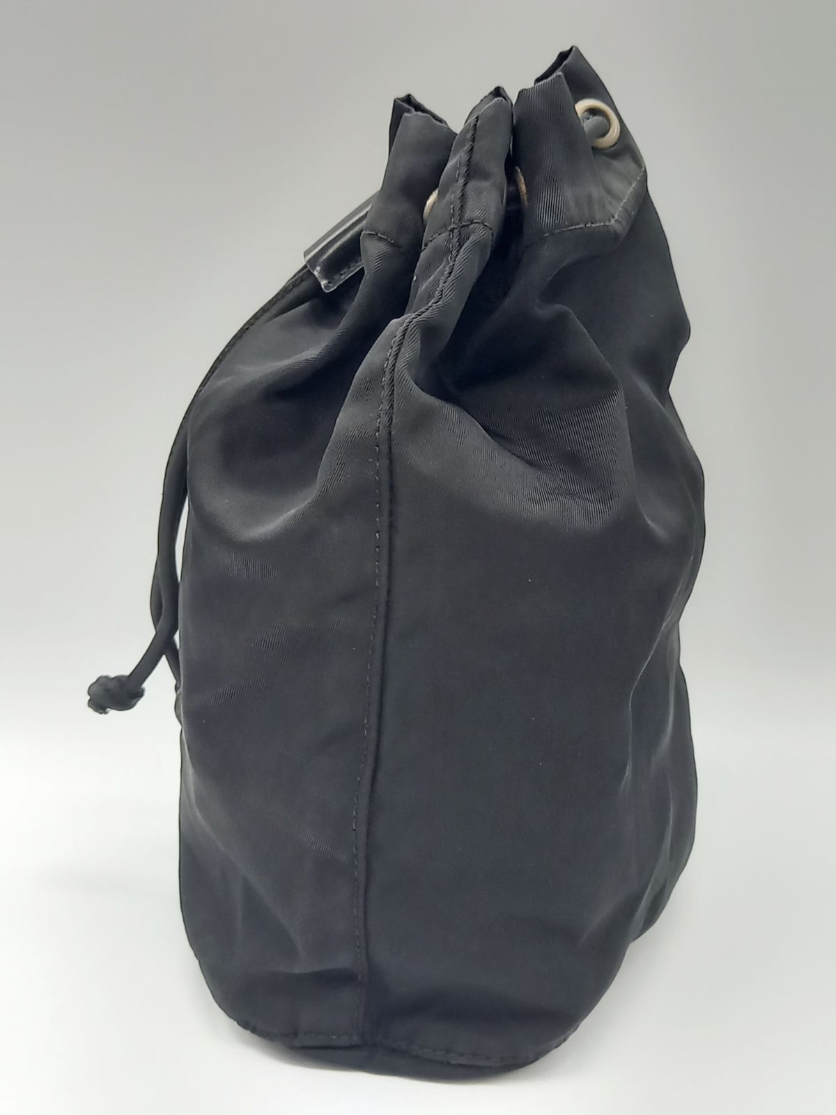 良品 PRADA ポーチ ナイロン 三角プレート 巾着 ネイビー系 e398 良品 PRADA ポーチ ナイロン 三角プレート 巾着 ネイビー系 e398