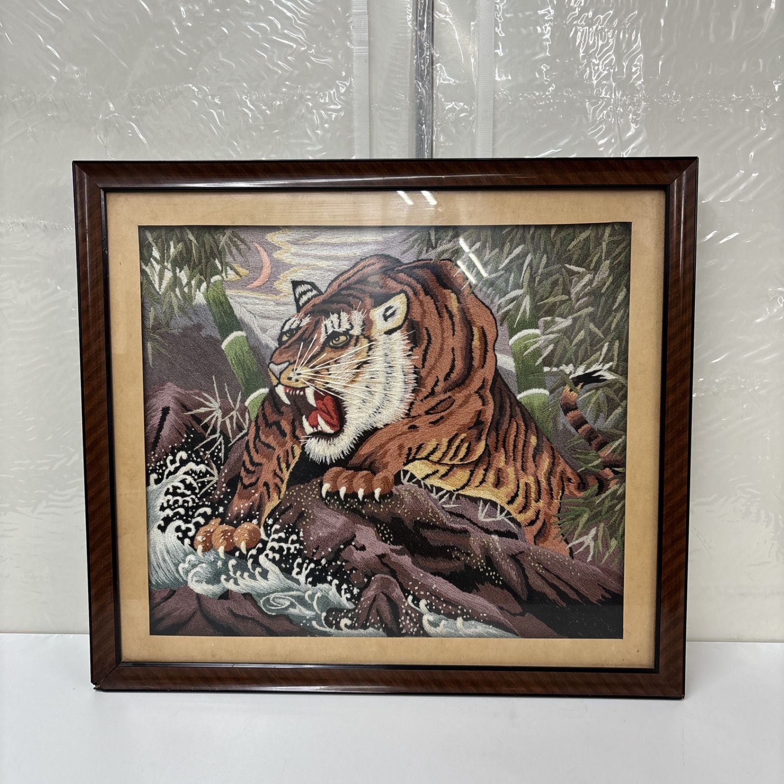 刺繍画　美術品　虎 虎 刺繍絵画の通販 by ゆう's shop｜ラクマ