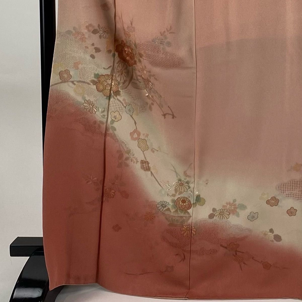付下げ 身丈167cm 裄丈67cm M 袷 花車 枝梅 刺繍 金糸 ピンク 正絹 秀品
