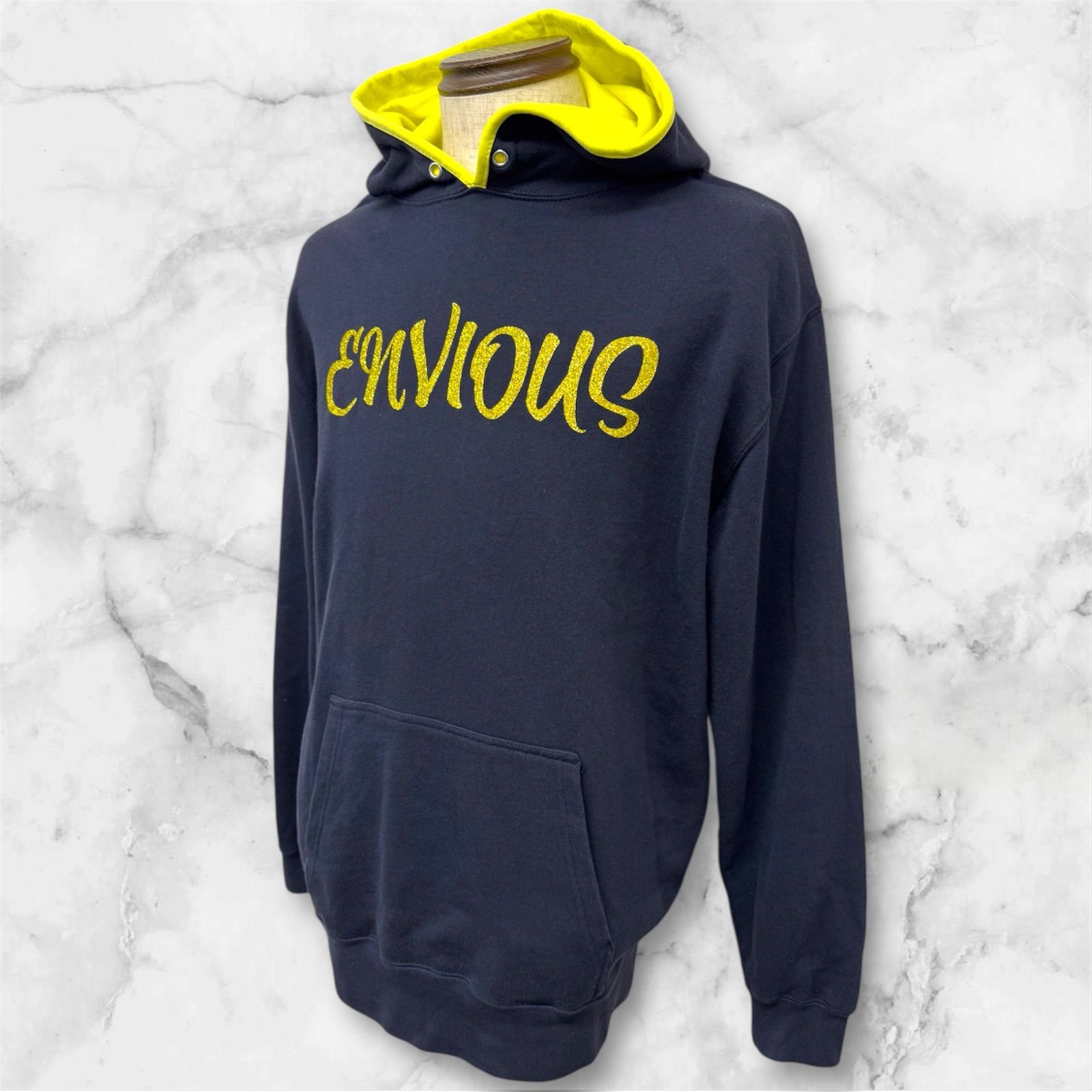 ENVIOUS グリッターゴールド パーカー ネイビー×イエロー L XL ロゴ小|大 USTAUSTRALIA_COM_AU