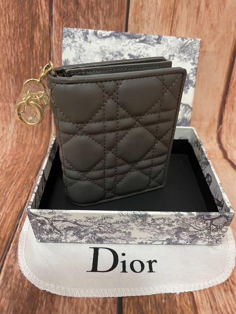 新品未使用【Dior 】レディ ディオール 2つ折りウォレット