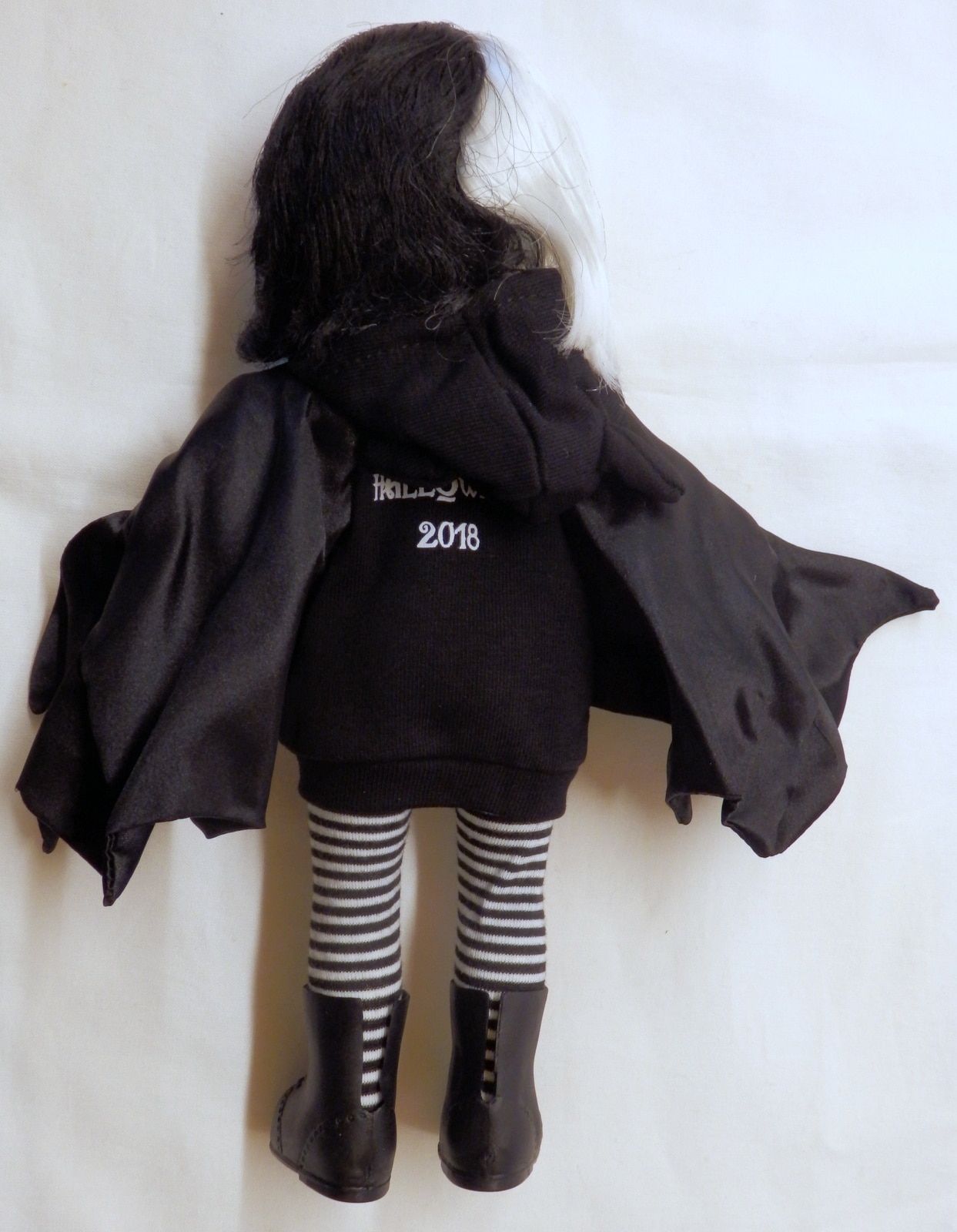 メズコ リビングデッドドールズ Vesper Black & White Mezco