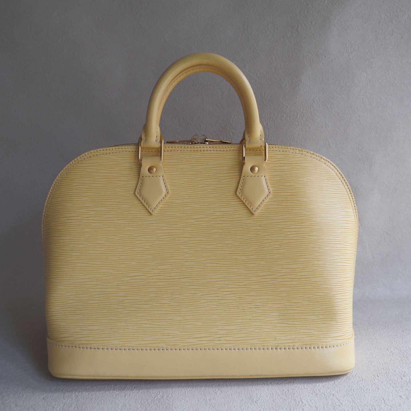 美品☆ ルイヴィトン LOUIS VUITTON エピ アルマ ハンドバッグ M5214A