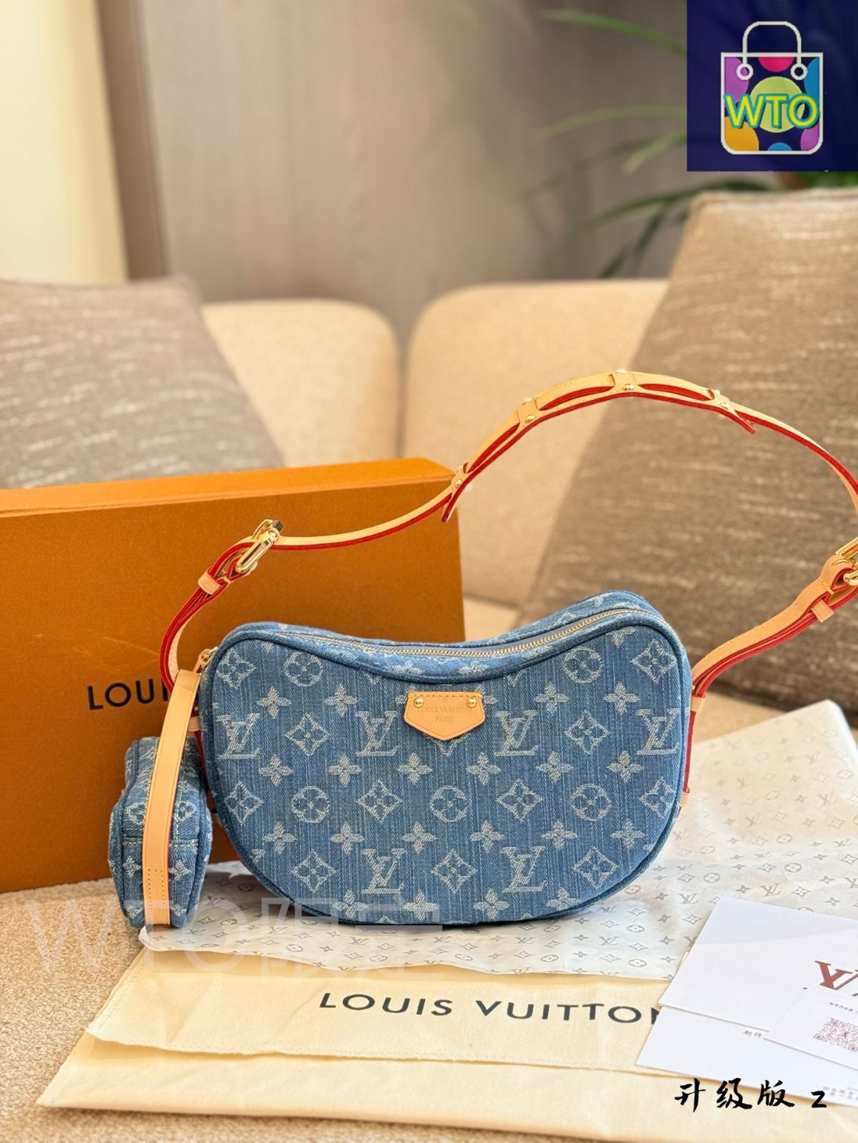 ＊VALENTINO＊ デニム スモール ハンドバッグ 関税送料込み Valentino Garavani Vロゴ ムーン ショルダーバッグ ミニ