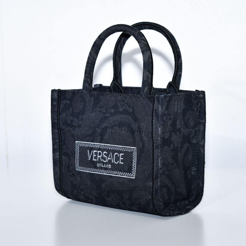 【関税込】VERSACE ヴェルサーチェ◆バロッコ ショルダーバッグ 関税込 ヴェルサーチェ ショルダーバッグ バロッコ柄 ロゴ 黒