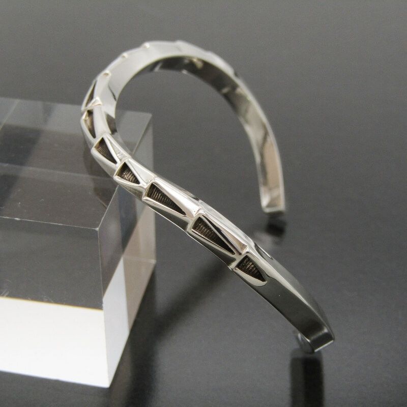 美品 Jennifer Curtis ナバホ族 バングル スタンプワーク