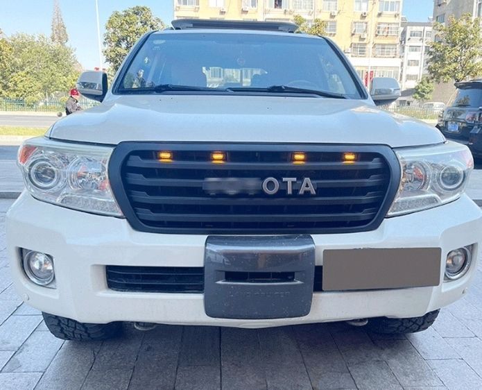 フロントガーニッシュ外装カスタム TOYOTAロゴ付き