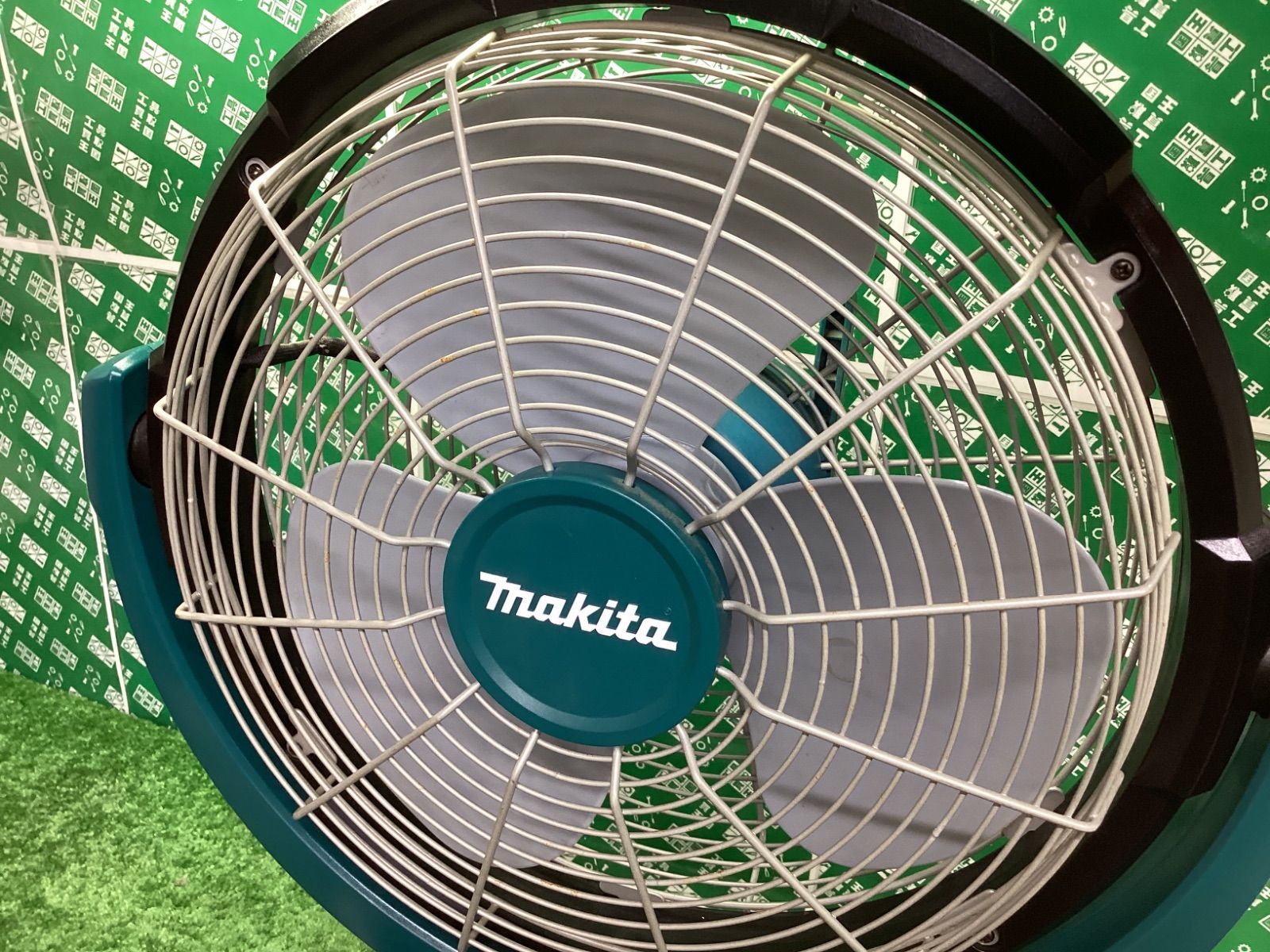 makita マキタ 14.4 18v充電式産業扇 本体のみ CF300DZ ITMU283F9ZDA