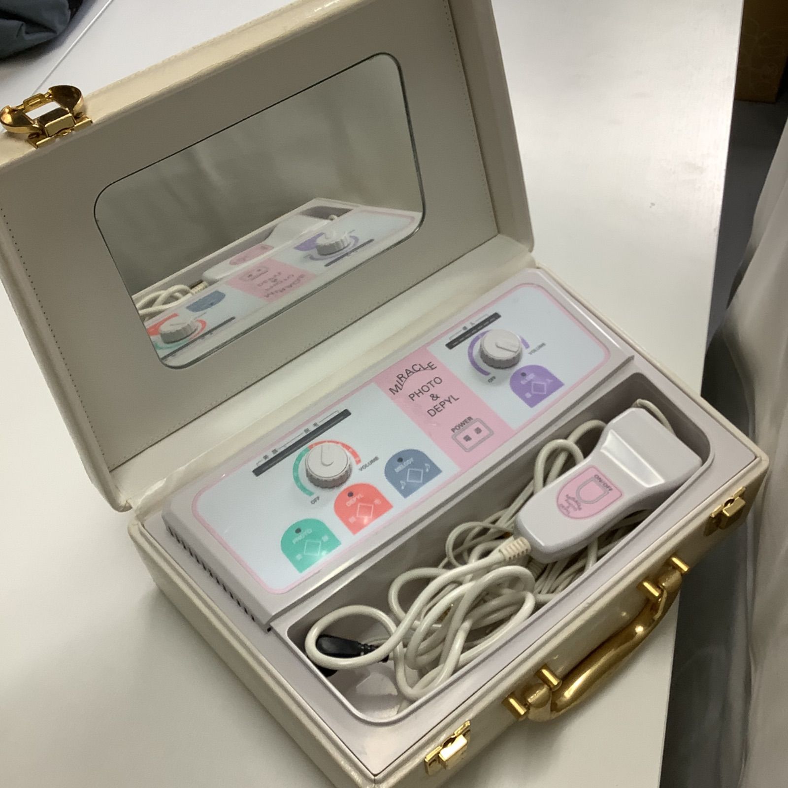 値下げ！家庭用脱毛器！ミラクル　フォト＆デピール 美顔器 脱毛器 ミラクル フォト＆デピール MIRACLE PHOTO&DEPYL