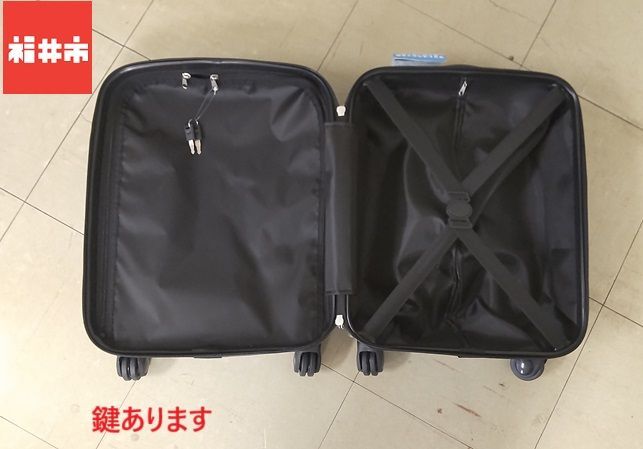 070 ハローキティ×新日本プロレス キャリーバッグ クリアファイル 缶バッジ＆ホルダー 等 オカダ・カズチカ 棚橋弘至 他 11点 かぶりあり アウトレット セール ワールドトラベラー 10周年記念