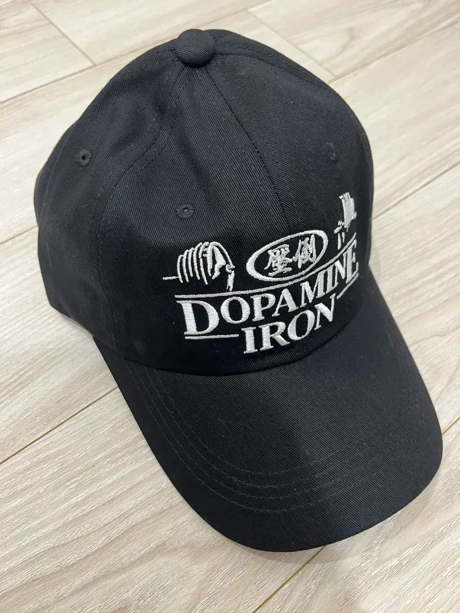 圧倒ブラック ベースボールキャップ