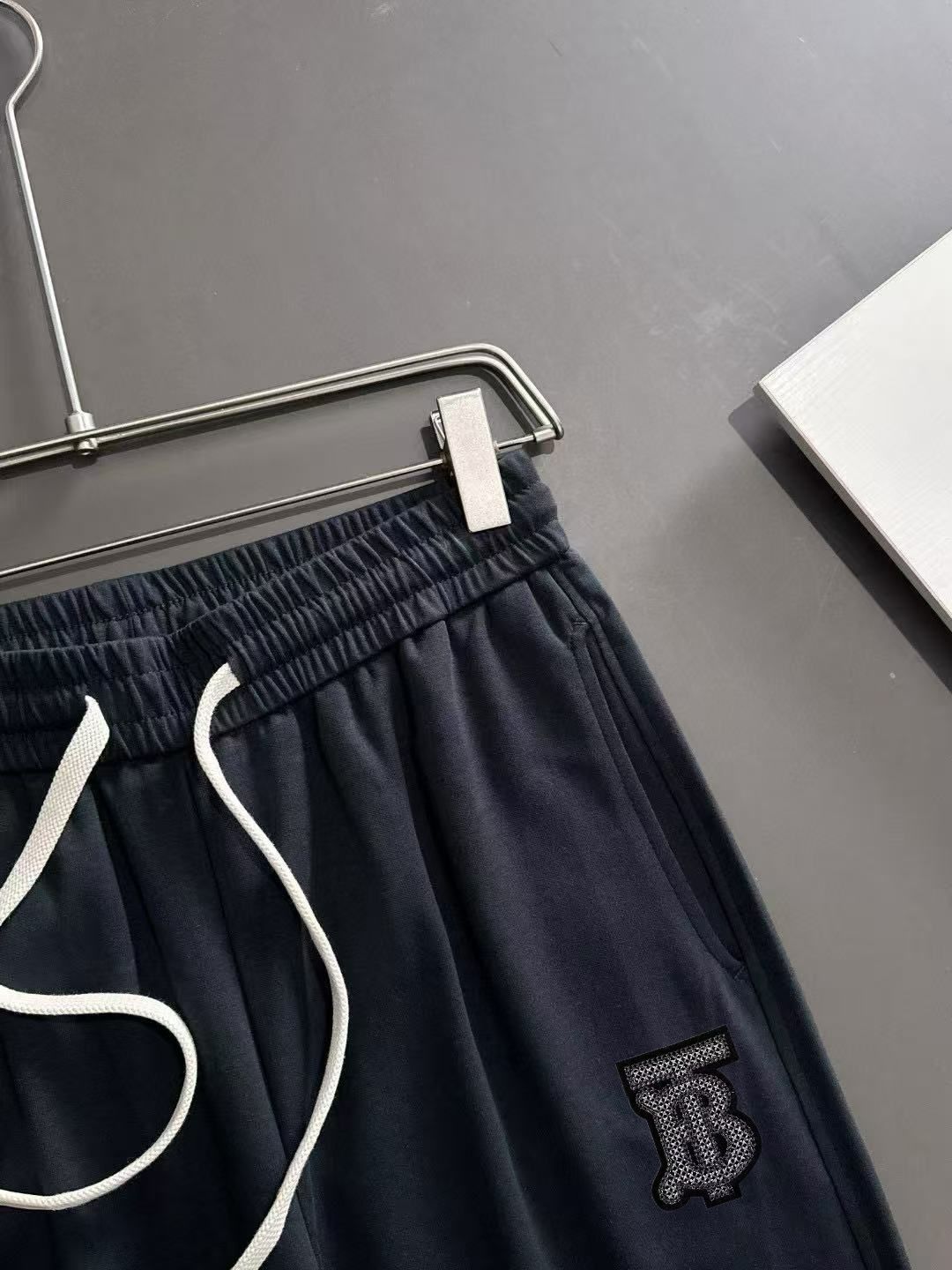 今日 BURBERRY 2025SS ロゴ カジュアルパンツ