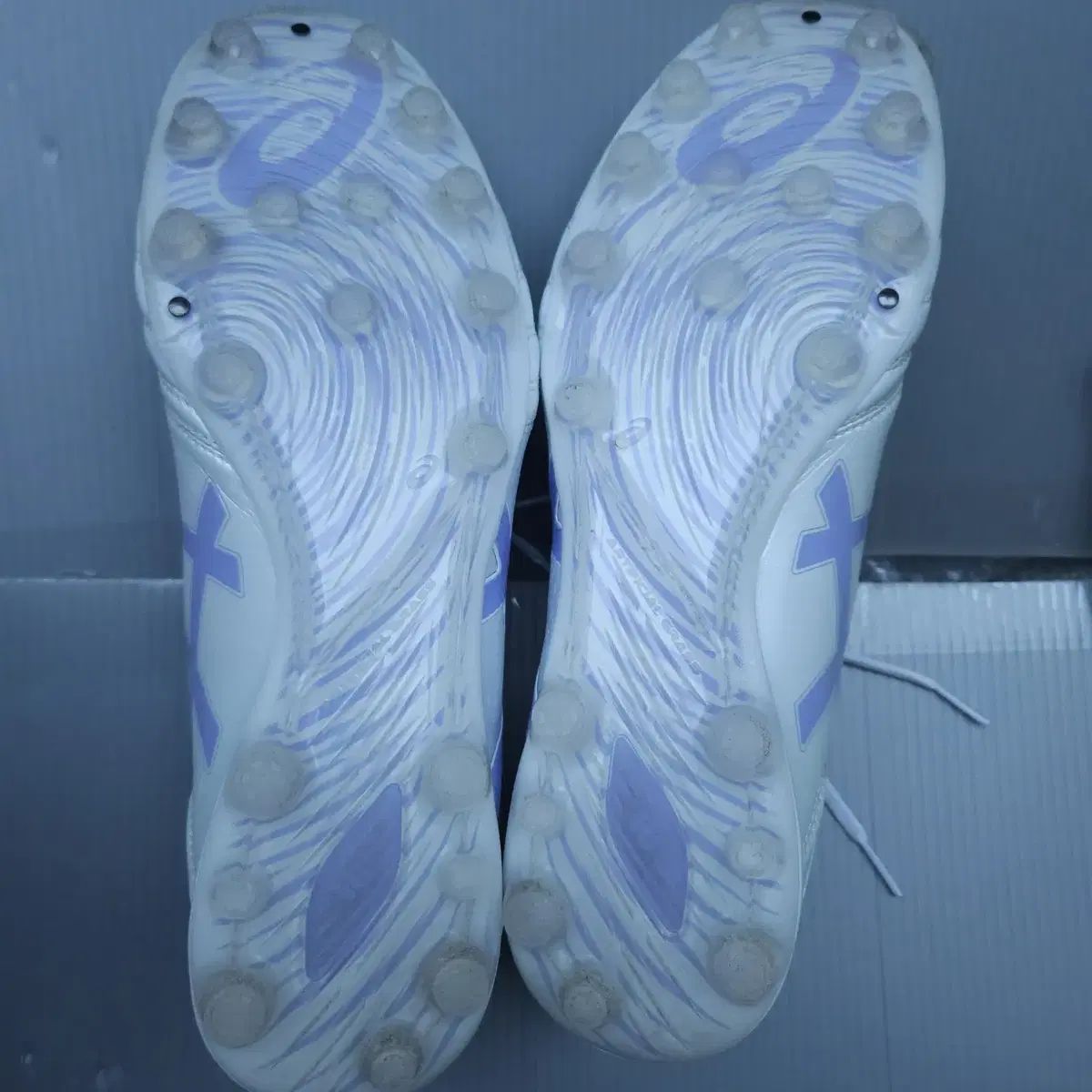 品質100％保証! asics アシックス DS LIGHT AG サッカーシューズ 当店人気NO.1。