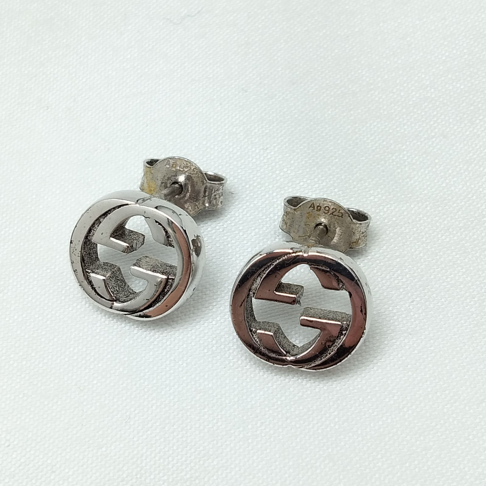 【専用】GUCCI マグネットピアス 925 アンガーフォレストホーンジバンシィ ✨️GUCCI✨️グッチ インターロッキングG ピアス シルバー925
