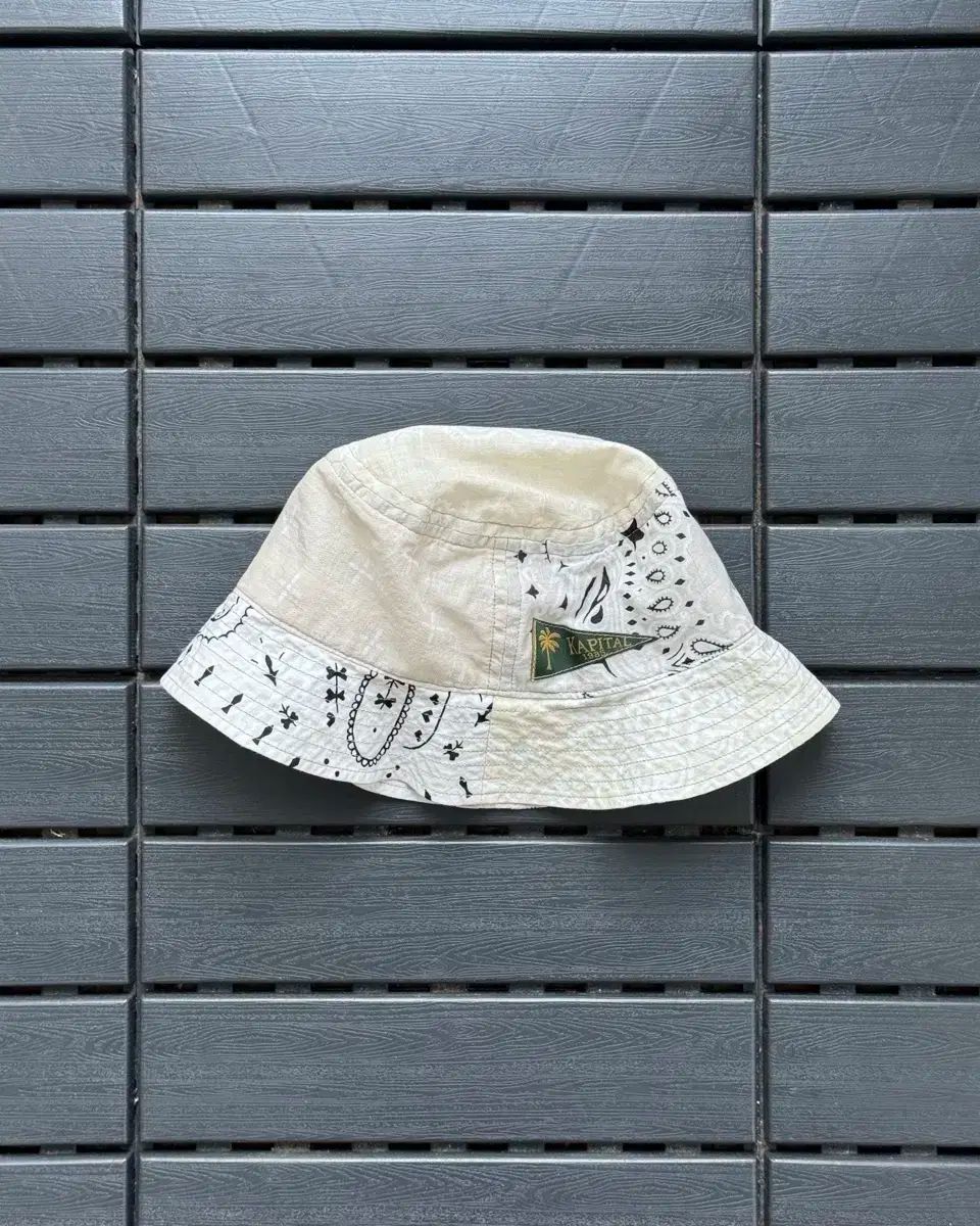 【未使用】KAPITAL バンダナ柄 パッチワーク バケットハット 白 kapital キャピタル バンダナパッチワークpt バケットHAT (短
