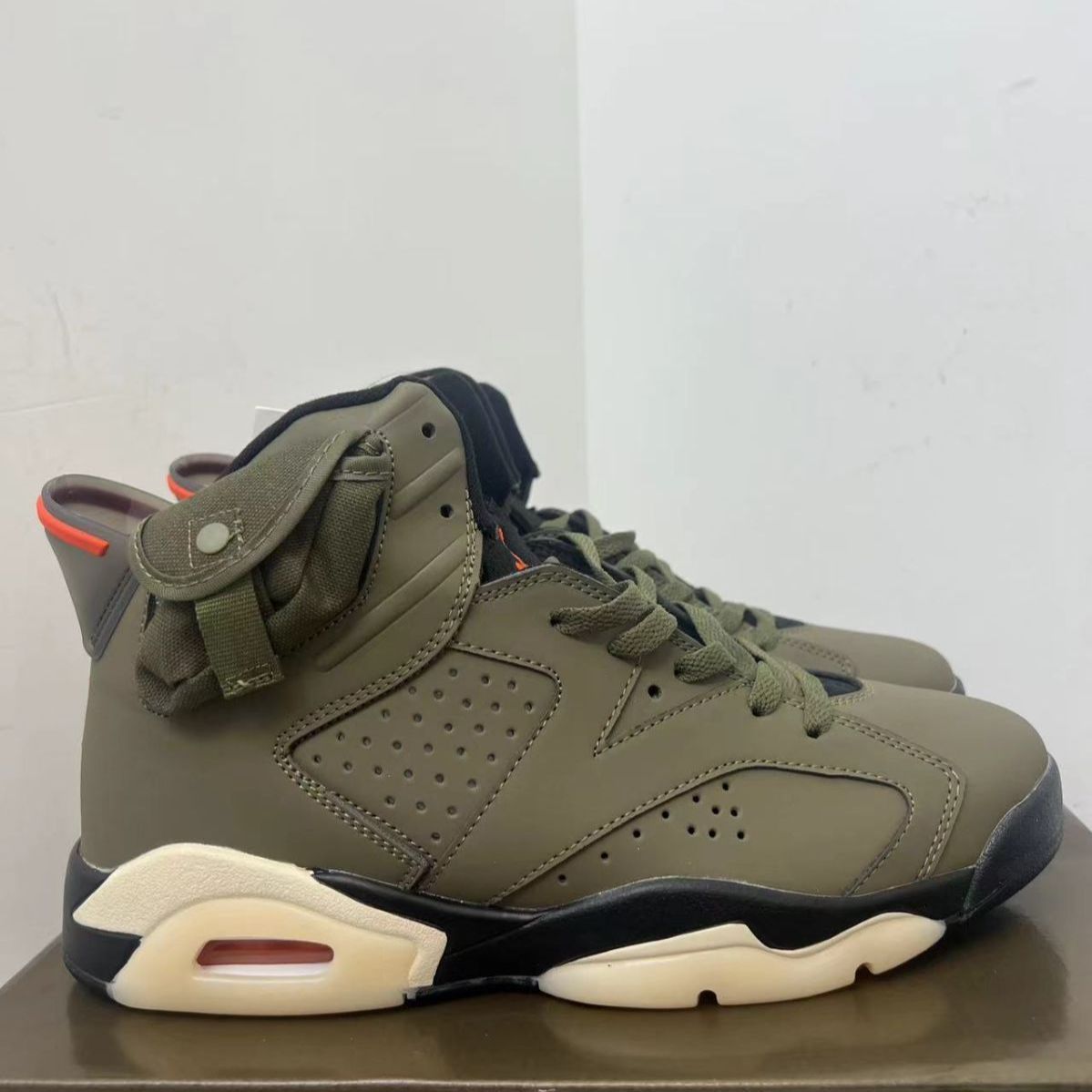 新品未使用 ナイキ Travis Scott x Jordan Air Jordan 6 Medium olive ts スニーカー