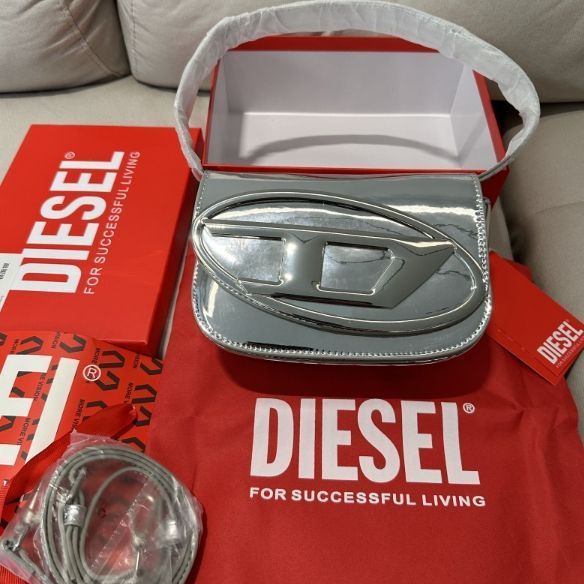 新品未使用 DIESEL（ディーゼル）1DR | ハンドバッグ | ボディバッグ | ブライトシルバー - メルカリ