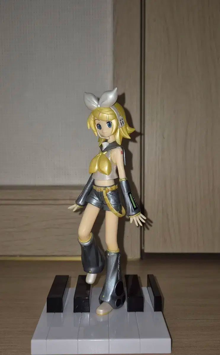 【 バイイー専用 】 鏡音レン 鏡音リン フィギュア 1/7 Tony ver. バイイー専用 】 鏡音レン 鏡音リン フィギュア 1/7 Tony ver. 鏡音リン・