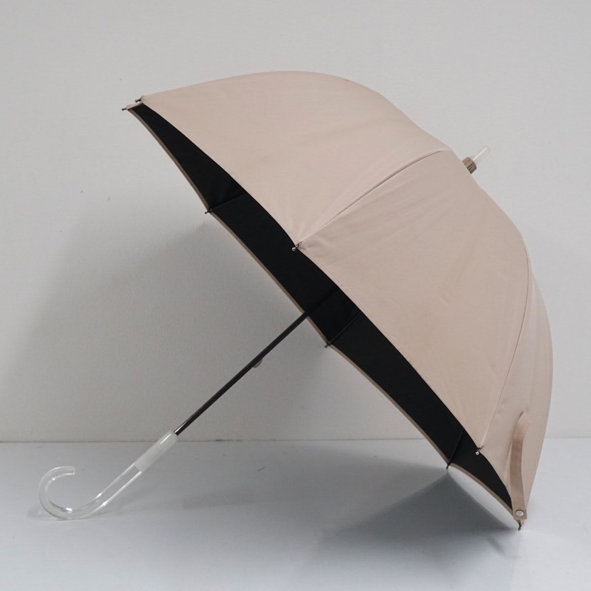 サンバリア100 日傘　中古 サンバリア100 完全遮光日傘 USED美品 Mサイズ moku グレー 寒竹