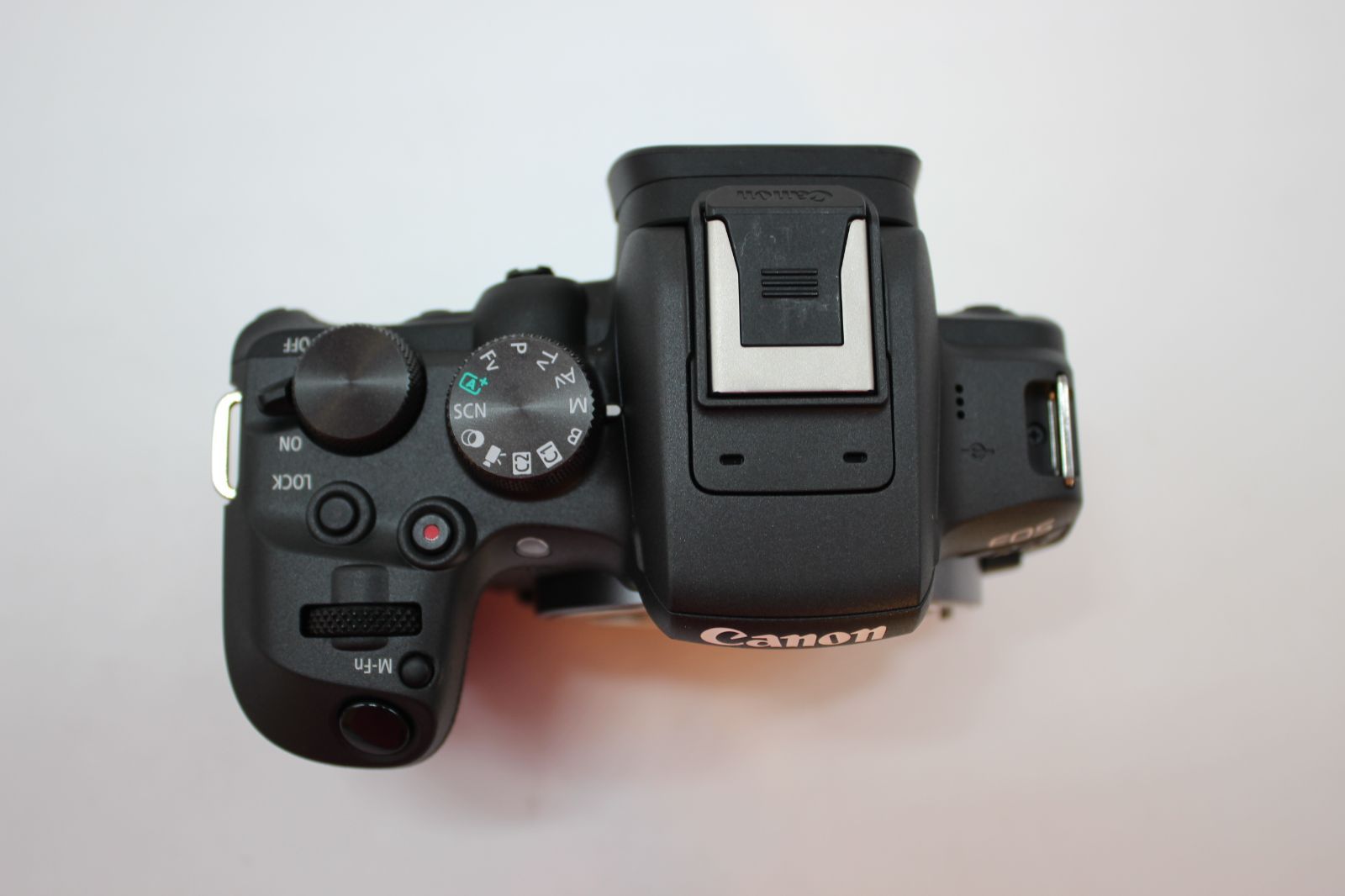 【ほぼ新品】 Canon EOS R10 ボディ ショット数1000以下 ほぼ新品】 Canon EOS R10 ボディ ショット数1000以下
