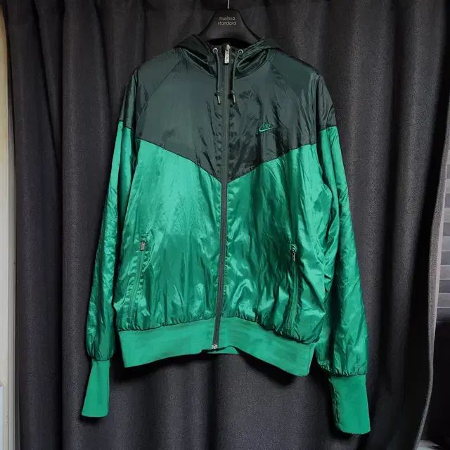 XL Nike(ナイキ） ウインドランナー 軽量ダウン フード付き ジップアップパーカー スポーツウエア 緑 ＃ HF