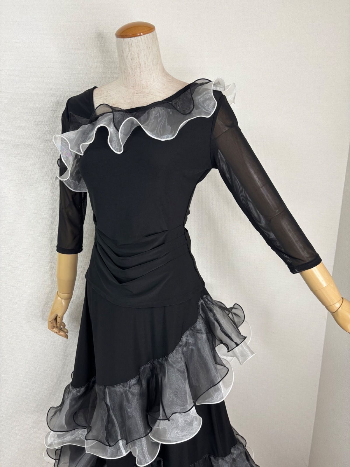 新品》社交ダンス ブラック×ホワイト オーガンジーフリル セットアップ