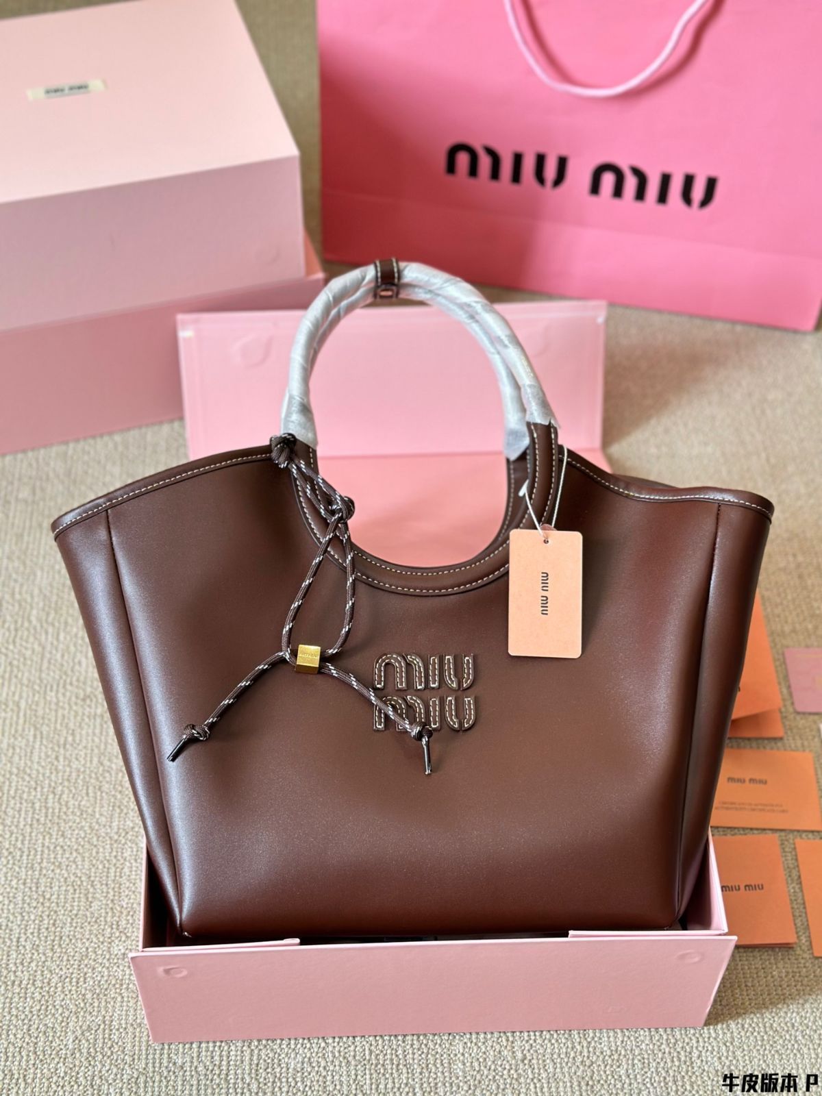 MiuMiu | 正規品/関税送料込み AVENTURE トートバッグ MiuMiu Aventure餃子バッグ/ハンドバッグ、リュック、小銭入れ