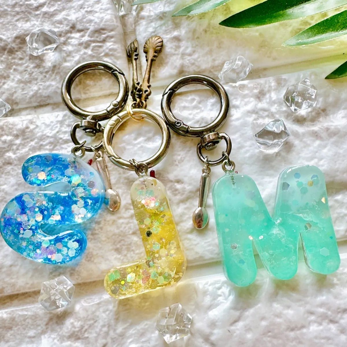 イニシャル キーホルダー【クリームソーダ】ハンドメイド レジン