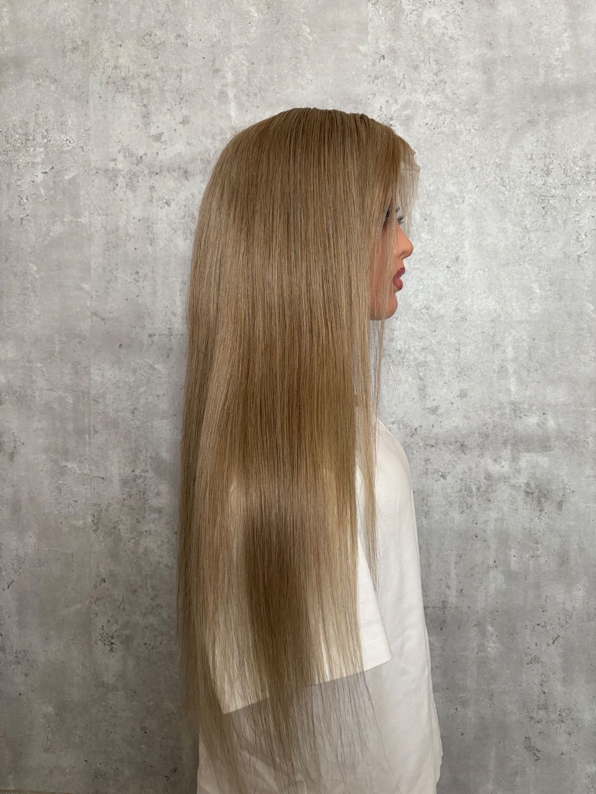 自然なもみあげ｜アッシュブロンド