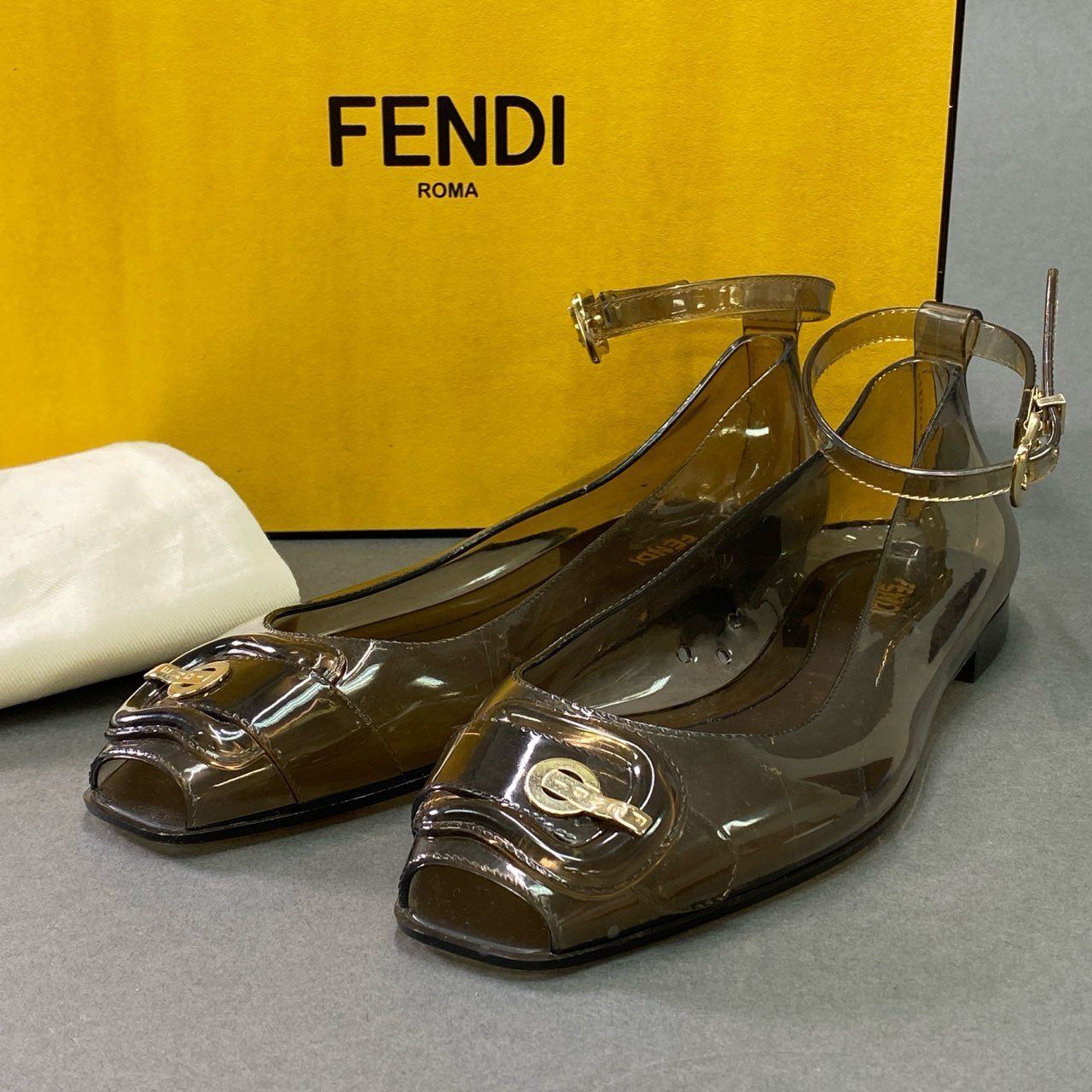 8e26 FENDI フェンディ アンクルストラップ クリアフラットシューズ 38 クリアグレー ラバー パンプス サンダル 箱 保存袋付き