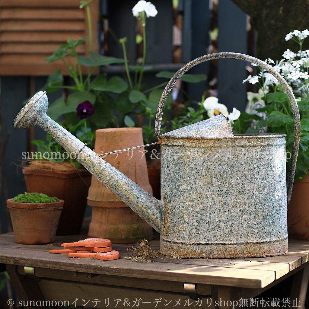  シャビー加工 エレガント ヴィンテージ調 ヨーロッパ風 ガーデンインテリア インテリア 雑貨 ジョウロ シャビーシック ガーデン ガーデニング オブジェ 8-14 おしゃれ お洒落 庭の装飾 グレー ガーデン雑貨 庭 じょうろ 水やり 散水 水栓 水周り