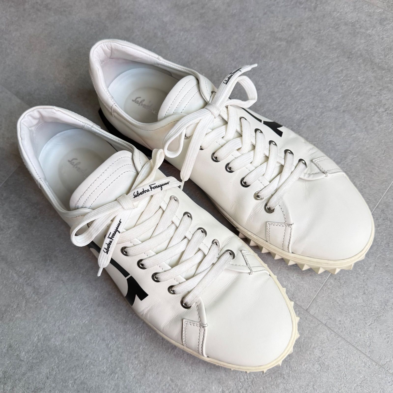 Salvatore Ferragamo スニーカー ホワイト SalvatoreFerragamo サルヴァトーレフェラガモ ガンチーニ