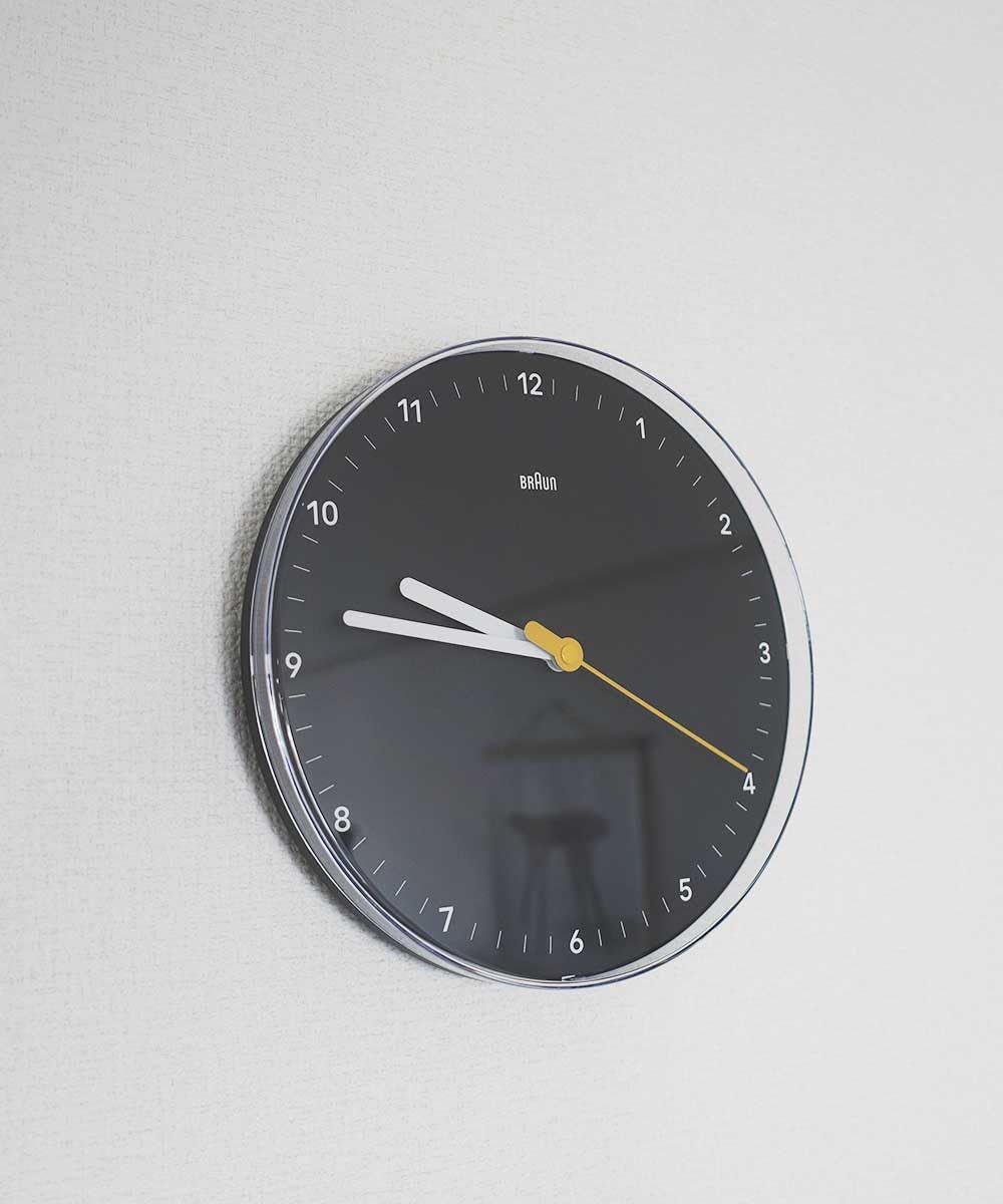 【最安値激安】 BRAUN ブラウン アナログ壁掛け時計 ブラック 直径23cm BC26B 自然な