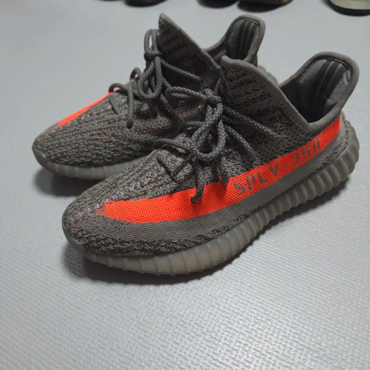 adidas アディダス イージーブースト 350 v2 ベルーガ