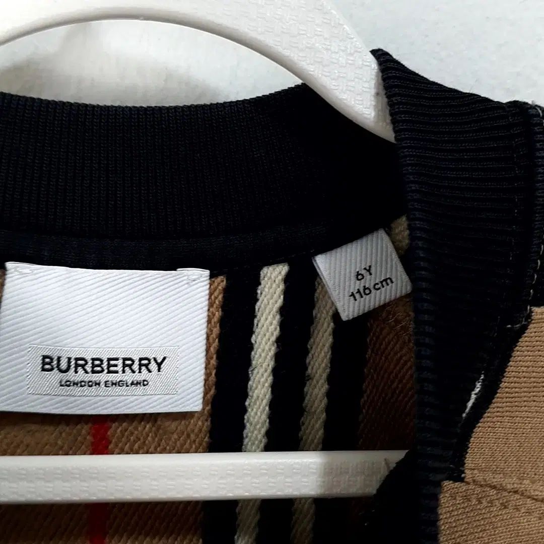人気ブランドの新作も！ 116 6y BURBERRY バーバリー ストライプ ニット 【超美品】