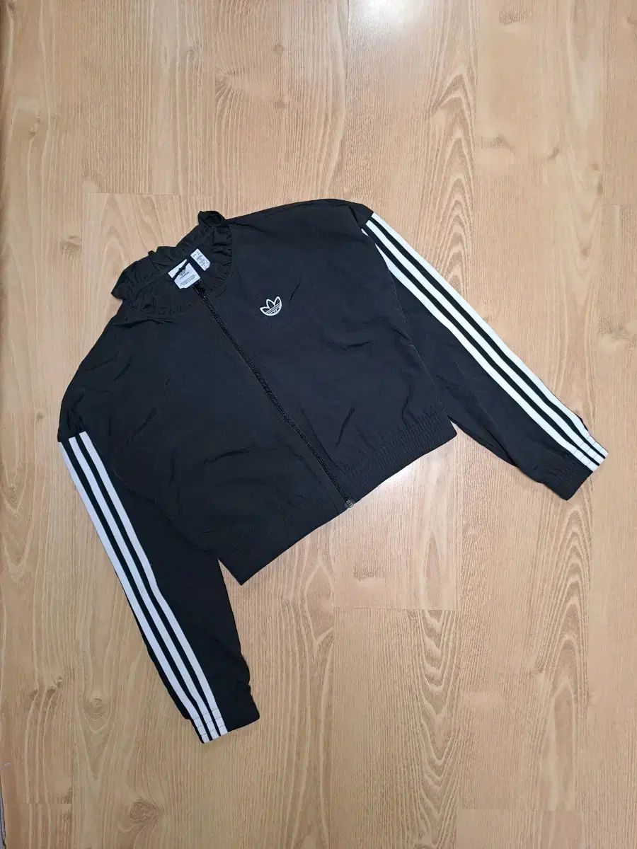 adidas アディダス レディース クロップド ウィンドブレーカー