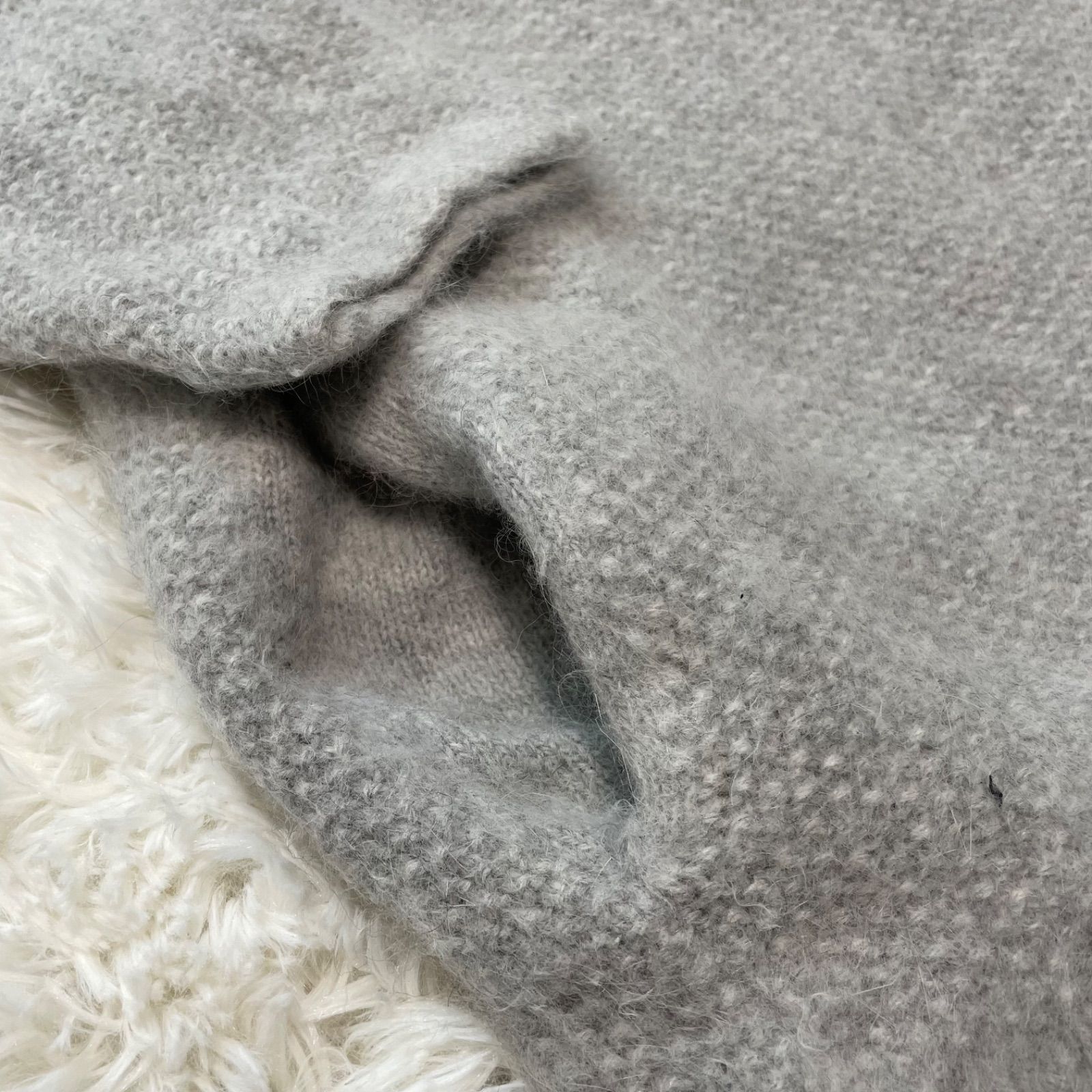 ミューズドゥ ドゥーズィエムクラス アンゴラニットセーター 無地