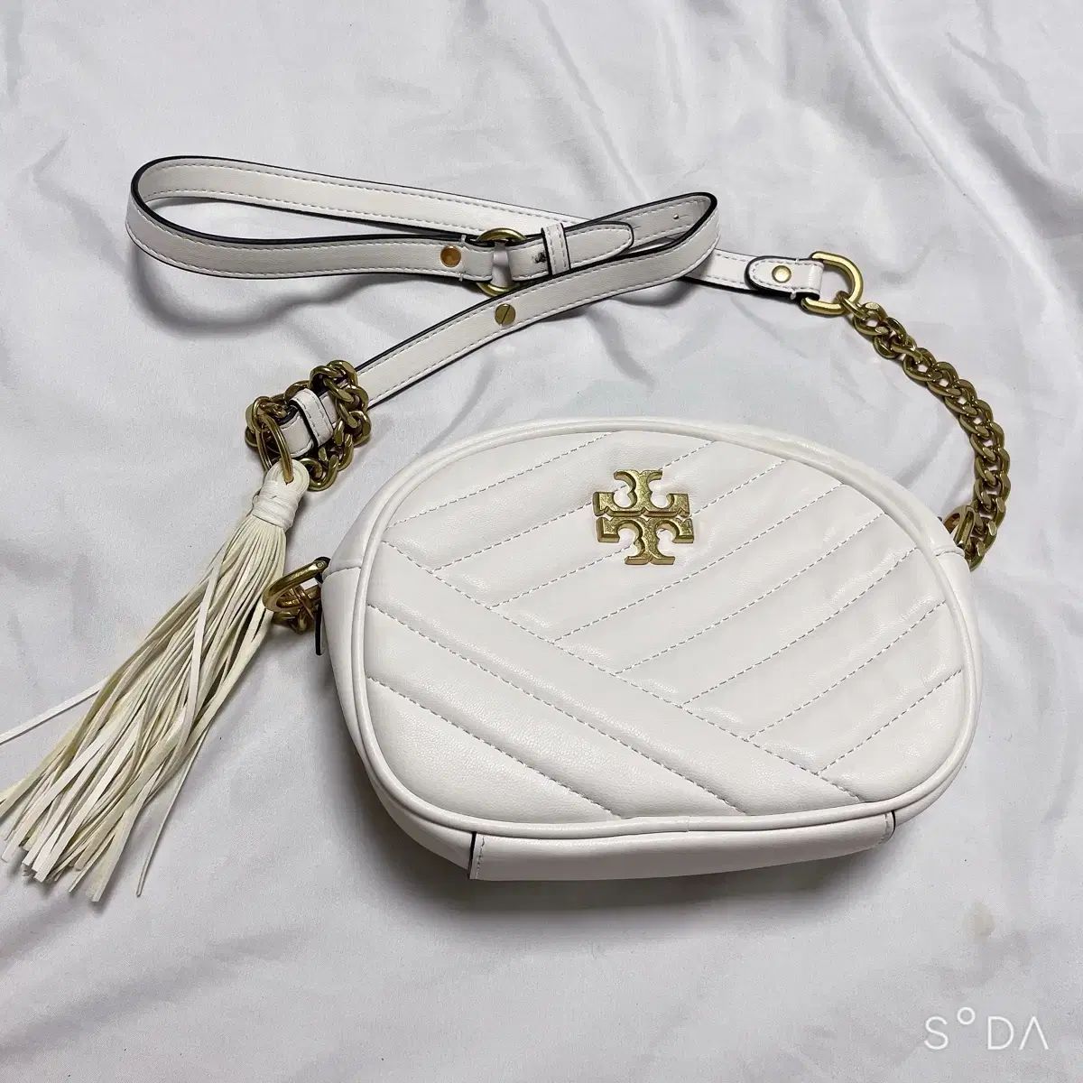 Tory Burch ホワイトキルティングショルダーバッグ