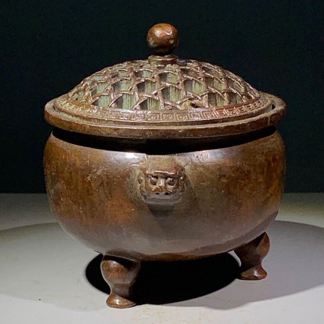 宣徳 三足双獅香炉  銅製  茶道具  香道具  工芸品  美術品  置物 宣徳 三足双獅香炉 銅製 茶道具 香道具 工芸品 美術品 置物