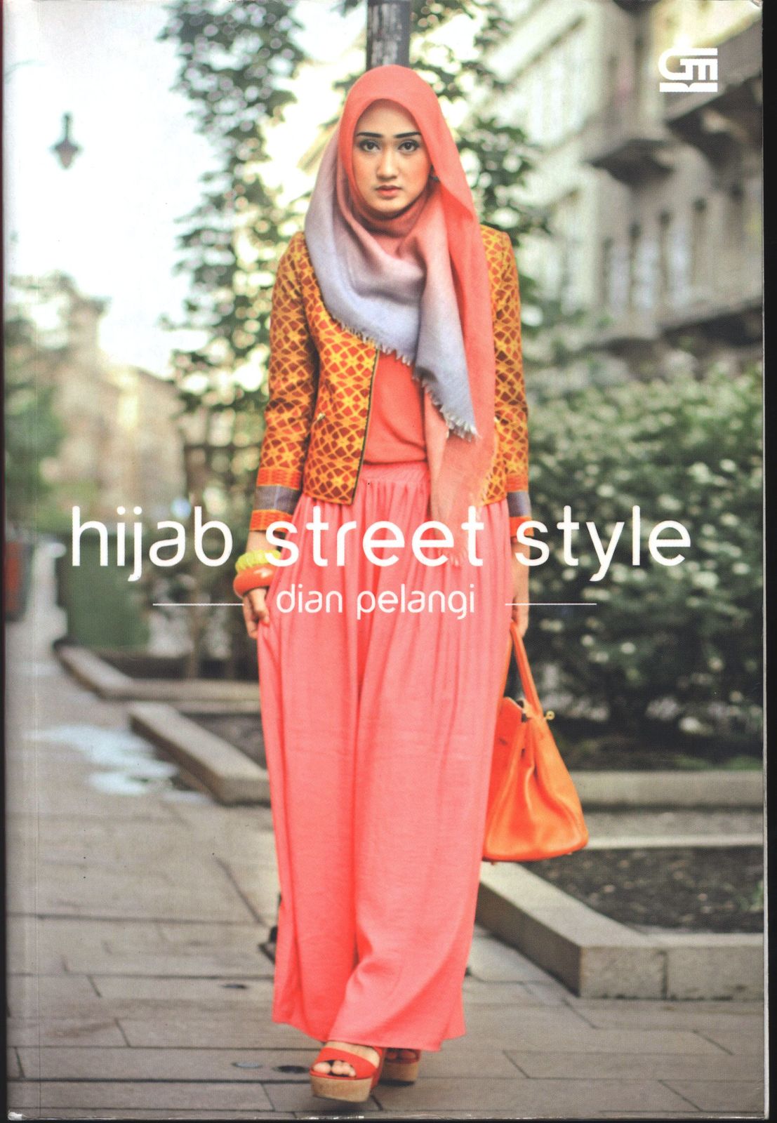 Dian Pelangi Hijab Street Style