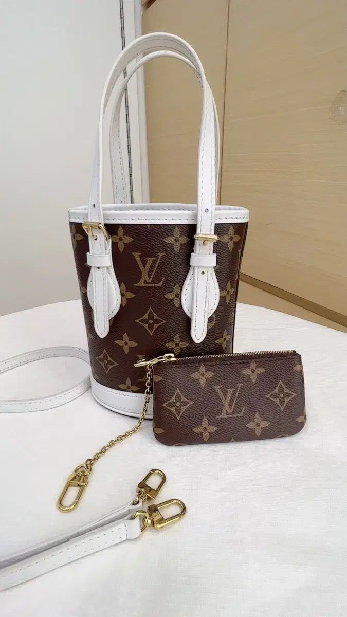 Louis Vuitton ルイヴィトン ナノ バケットバッグ ホワイト