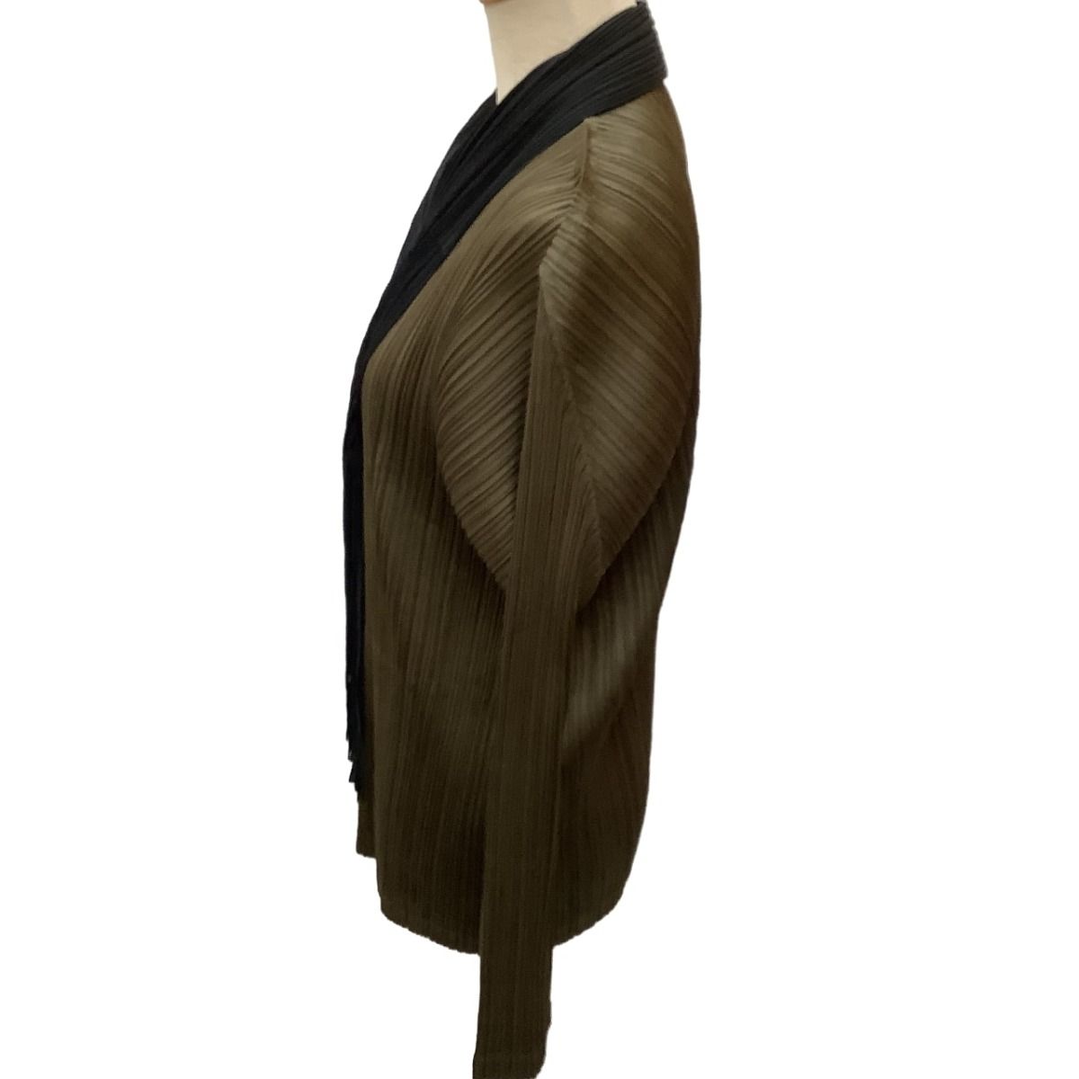 ISSEY MIYAKE イッセイミヤケ PLEATS PLEASE シャツ SIZE 4 PP13-JJ104 カーキ やや傷や汚れあり ISSEY MIYAKE Pleats Please Shirt Silver Gray Size 3 from