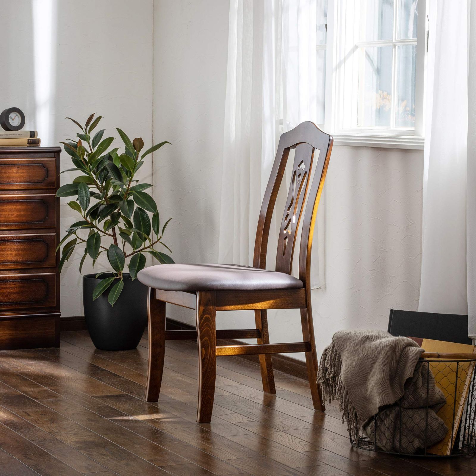 カリモク正規品ダイニングチェア ハイバック 肘無 読書椅子 合成皮革