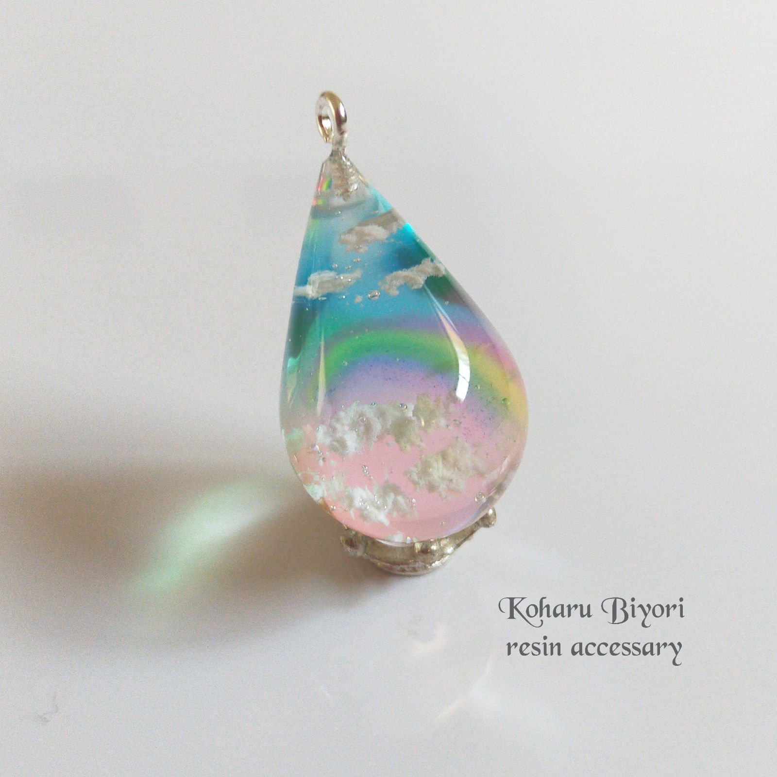 No.158 レジンネックレス・虹空 - メルカリ