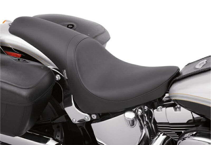 プレデター シート：2000〜05年FXST、2000〜17年FLST/Smooth Vinyl