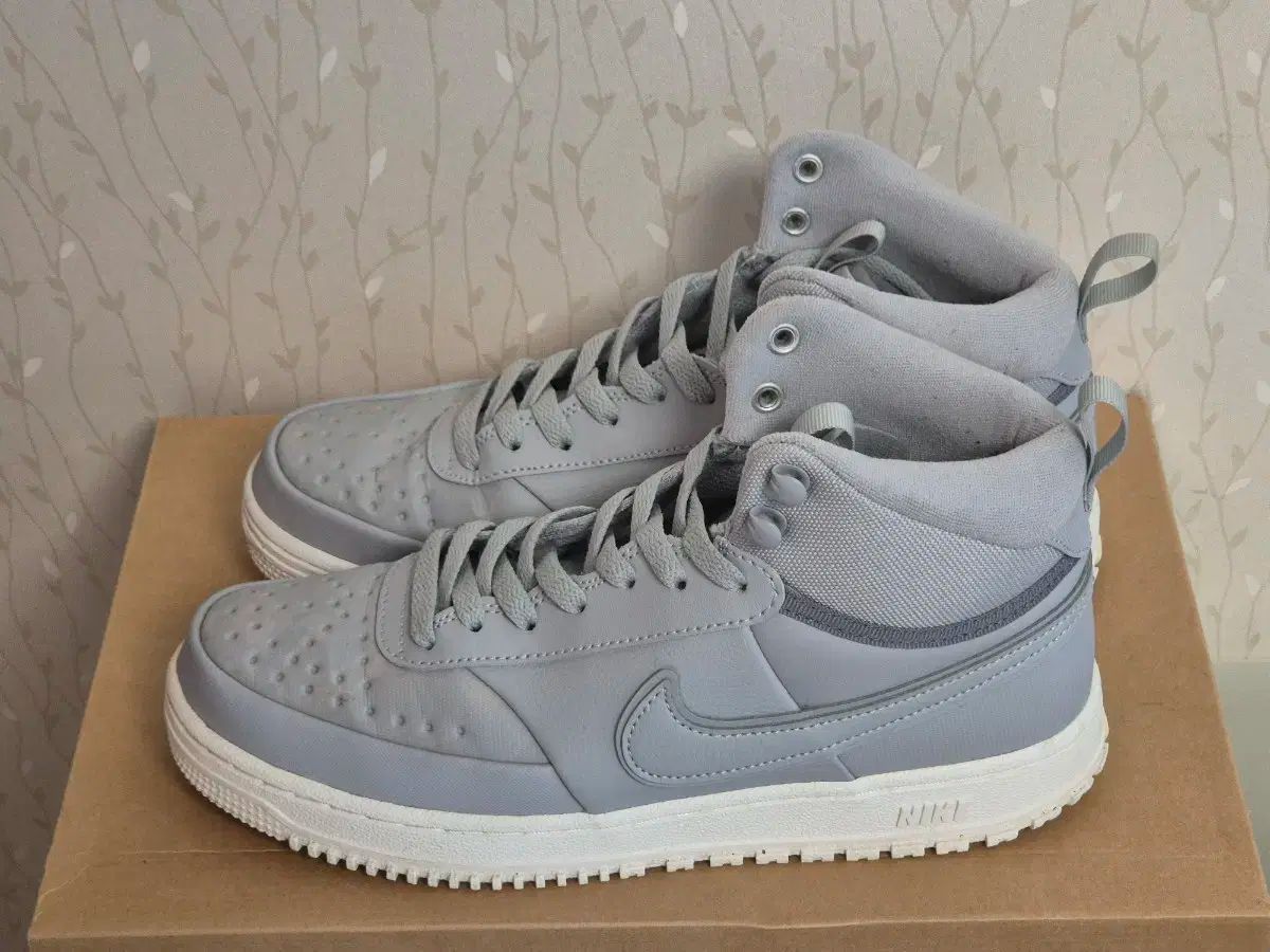 NIKE(ナイキ) スニーカーズ コート コート ビジョン ミッド ウィンター DR7882 001 （ 265mm ）