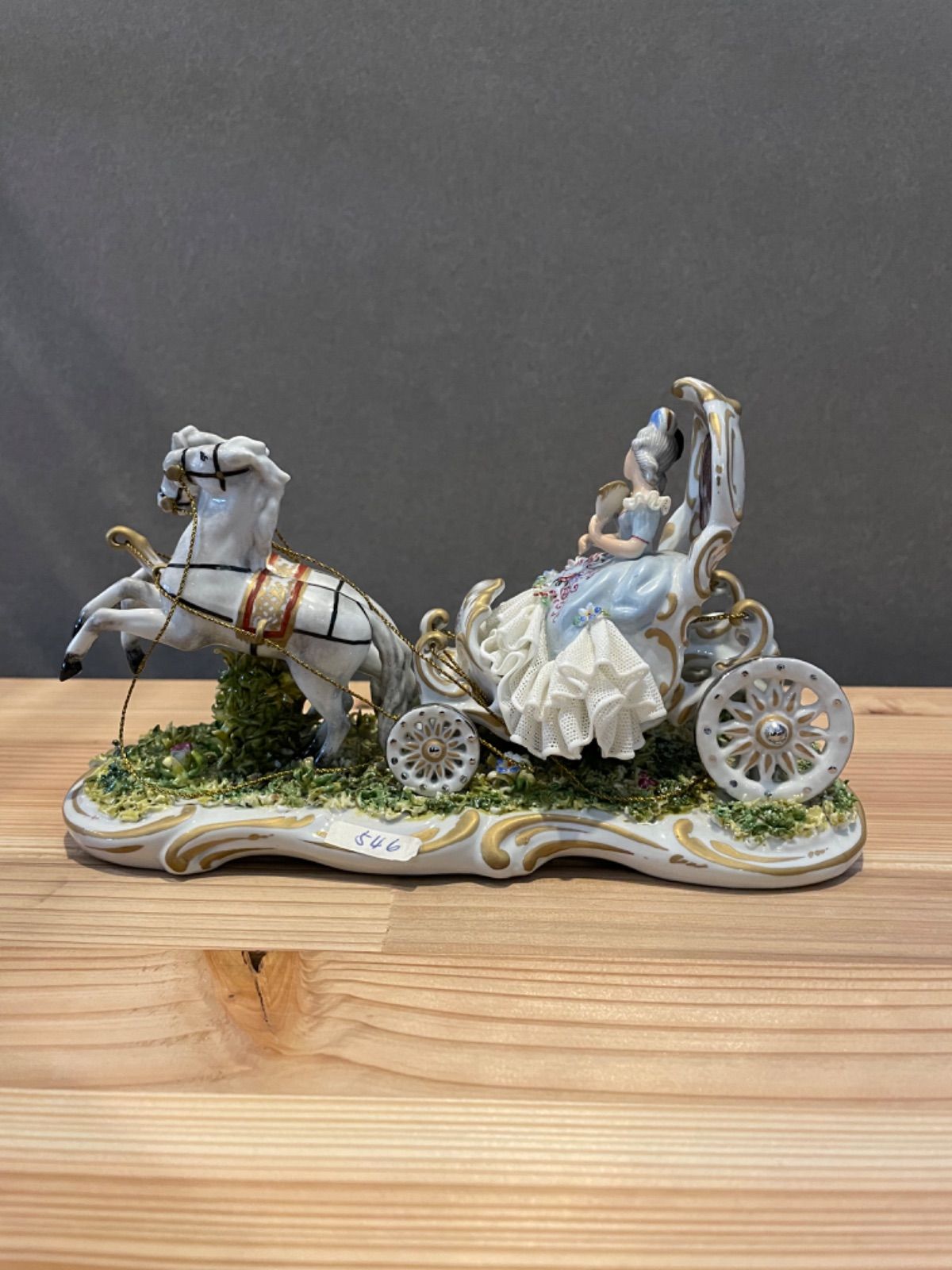 カポディモンテ　CAPODIMONTE 、馬車を引く紳士とプリンセス カポディモンテ CAPODIMONTE 、馬車を引く紳士とプリンセス Figure of